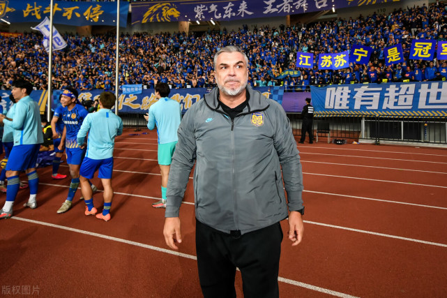 赛后亚冠传出新动向，斯图加特战术微调，管理层表态——气氛紧张，心理建设被强调