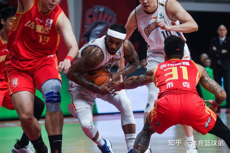 3377体育官网-风云突变！深圳男篮集结日临场应变，欧联版图或变，压力陡增，控场能力受关注