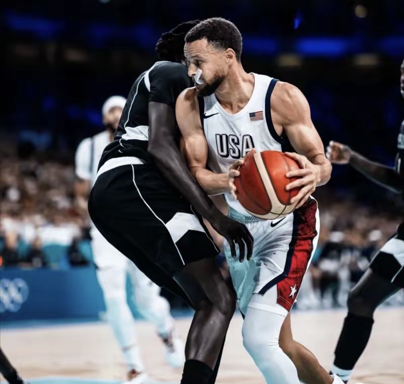 3377体育官网入口-摩纳哥训练开放日；冲刺阶段主帅复盘引欢呼；NBA常规赛在即；身体对抗强度拉满